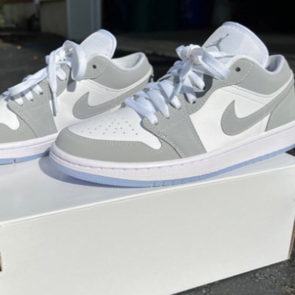 WMNS AIR JORDAN 1 LOW 'WHITE WOLF GREY'